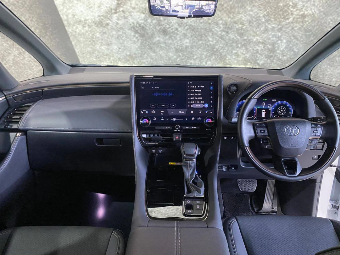 Kereta sewa moden AFAS Car Rental di jalan raya Kuala Lumpur Selangor